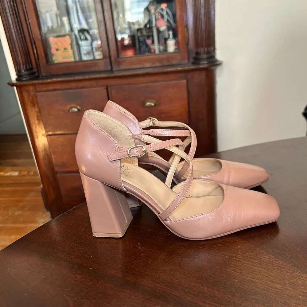 Naturalizer Women's Leesha Strappy Closed Toe Block Heel Pump